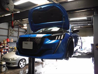 プジョー208GT 車検整備（クーラント交換など）です。」 - MajiBlue